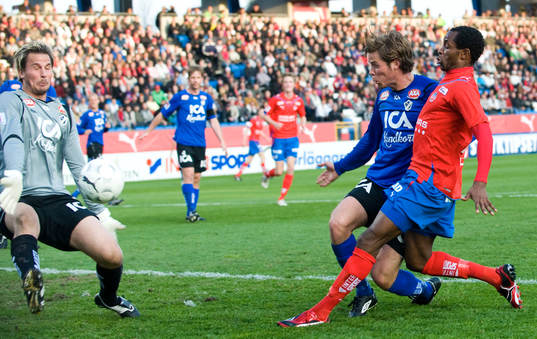 1-0, Här överlistar Emil Salomonsson sin egen målvakt