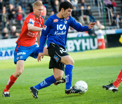 Halmstad store lille dirigent Anel Raskaj skojar med Marcus