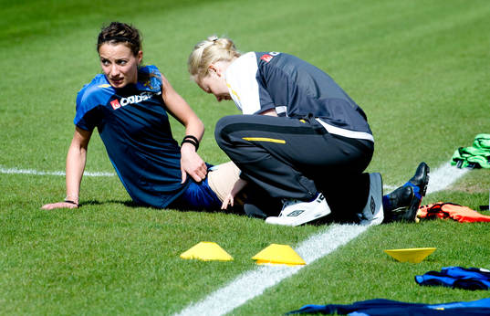 Kosovare Asllani, sträckte låret