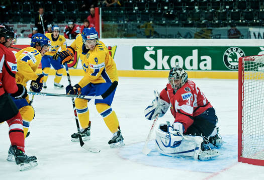 Loui Eriksson och Tony Mårtensson, Sverige, oroar framför