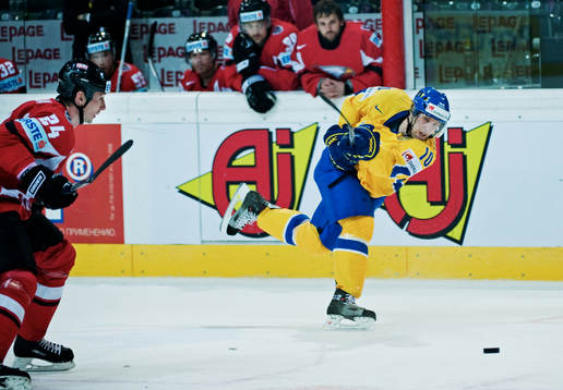 Martin Thörnberg, Sverige, skjuter mot mål