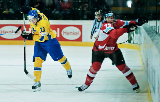 Linus Omark, Sverige, lurar Gregor Baumgartner, Österrike