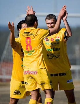 Brwa Nouri jubel med Nedim Halilovic