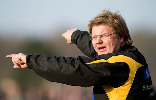 Tränare Peter Swärdh dirigerar