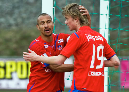 Henrik Larsson gratulerar Rasmus Jönsson, Helsingborg