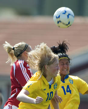 1-0 målskytten Nazanin Vaseghpanah och Sofie Persson,