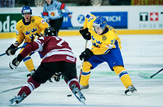 Linus Omark, Sverige, dribblar