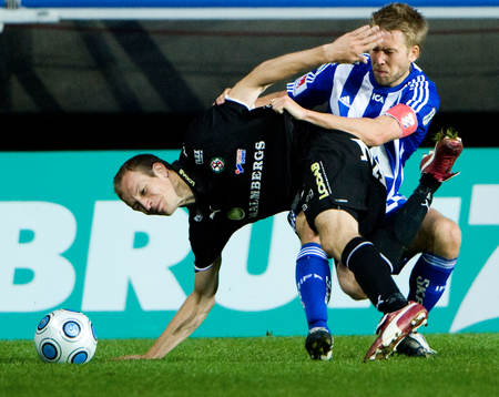 Adam Johansson drar ner Kim Olsen