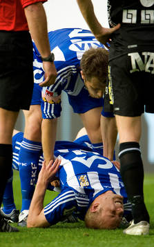 Tobias Hysén hjälper Robin Söder, skada, smärta