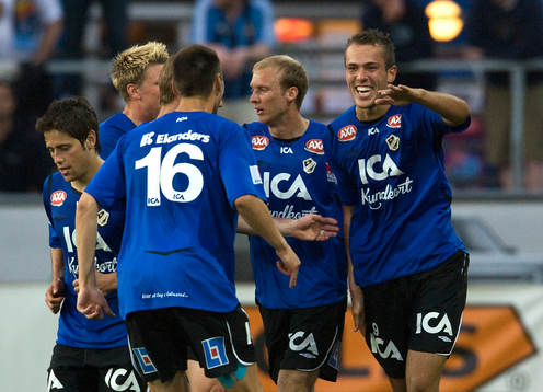 Emir Kujovic (th) klappas om