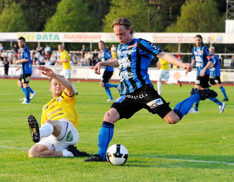 Jonas Lundmark, Sirius, rensar framför målet