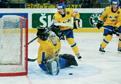 Jonas Gustavsson, målvakt, Sverige, gör en räddning