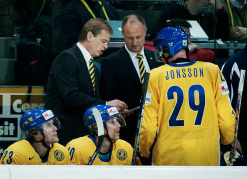 Bengt-Åke Gustafsson, förbundskapten, Sverige, ger