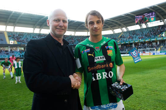 Pär Eriksson belönas för årets första allsvenska mål