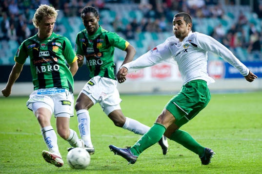 Målskytten Sebastian Castro-Tello laddar