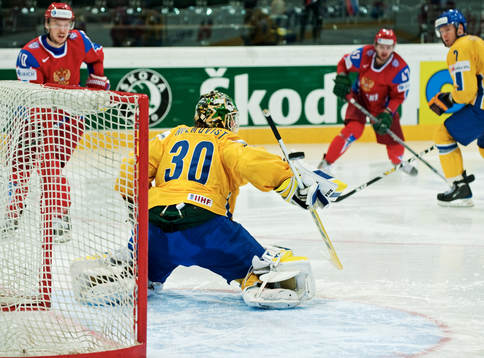 Alexander Radulov, Ryssland, skjuter precis utanför Johan