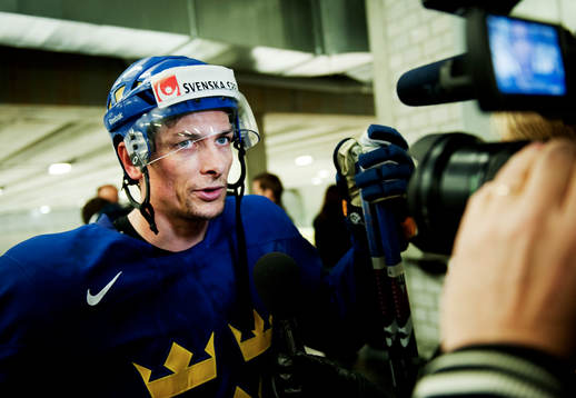 Magnus Johansson blir intervjuad