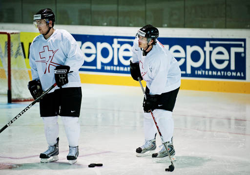 Mark Streit, till höger, är Schweiz stora stjärna