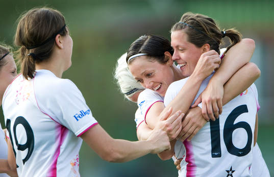Mål, Therese Sjögran har ökat på ledningen och grattas