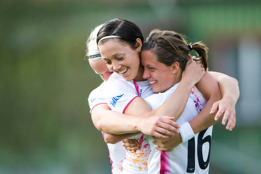 Mål, Therese Sjögran har ökat på ledningen och grattas