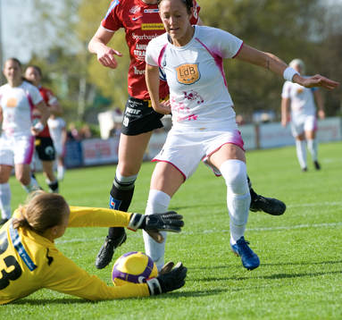 Brett Maron, målvakt, Kristianstad, stoppar Therese