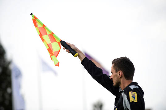 Linjeman, Assisterande domare, Offside