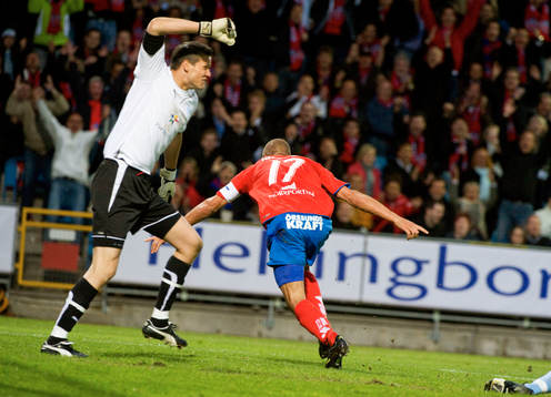 Henrik Larsson, Helsingborg har gjort 1-0. Jonas Sandqvist,