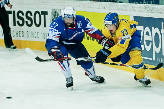 Baptiste Amar, Frankrike, trycker undan Linus Omark, Sverige