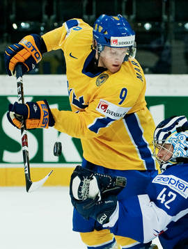 Tony Mårtensson, Sverige, oroar framför Fabrice Lhenry,