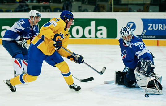 Kenny Jönsson, Sverige, skjuter mot Fabrice Lhenry,