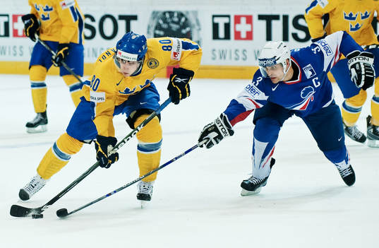 Mattias Weinhandl, Sverige, tar sig förbi Vincent Bachet,