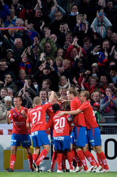1-0, Henrik Larsson. Jubel, glädje