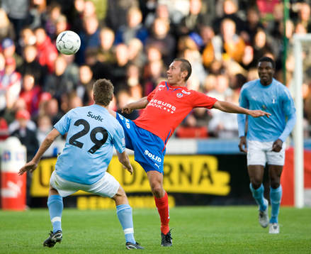 Marcus Lantz, Helsingborg, lyfter över Jasmin Sudic, Malmö
