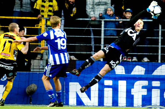 Kim Christensen, målvakt, IFK Göteborg, gör en räddning