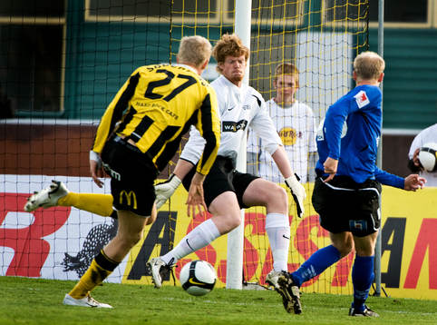 Andreas Johansson,  Halmstad, kvitterar till 1-1 bakom