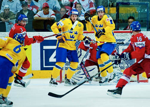 Tony Mårtensson och Mattias Weinhandl försöker styra in