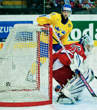 Kristian Huselius, Sverige, ser 1-0-pucken gå in bakom