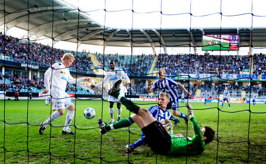 Pontus Wernbloom, IFK Göteborg, missar ett jätteläge,
