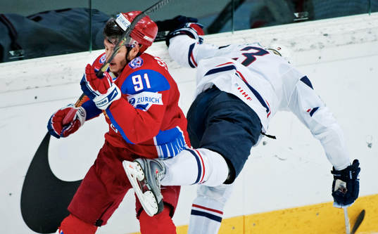 Oleg Saprykin, Ryssland, och Jack Johnson, USA, i närkamp