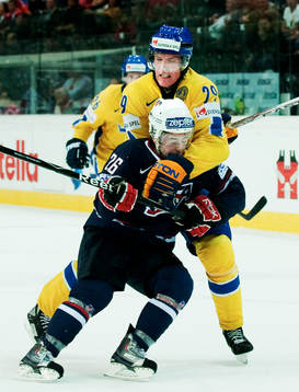 Kenny Jönsson, Sverige, stoppar Ryan Shannon, USA