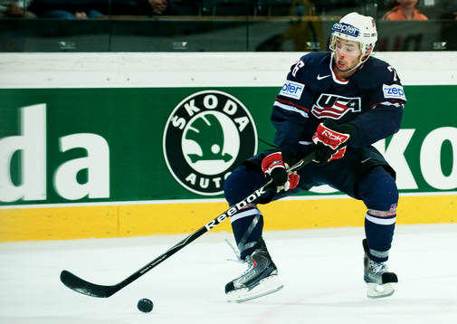 Ryan Shannon, USA, har problem med att stå på skridskorna