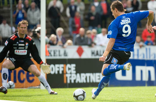 Emir Kujovic ensam med Bengt Andersson, som räddar