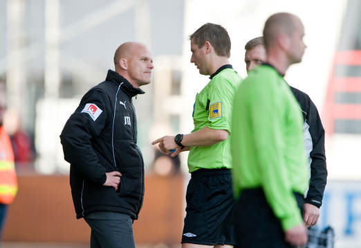 Jens T Andersson, tränare Sirius får sig en tillsägelse