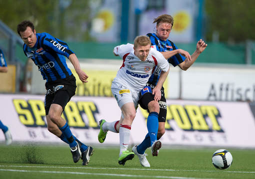Xhevdet Llumnica, Assyriska slår sig fram