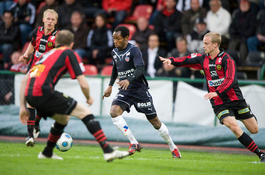 René Makondele, Helsingborg håller boll