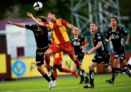 Denis Velic, Syrianska, vinner en nickduell mot Daniel