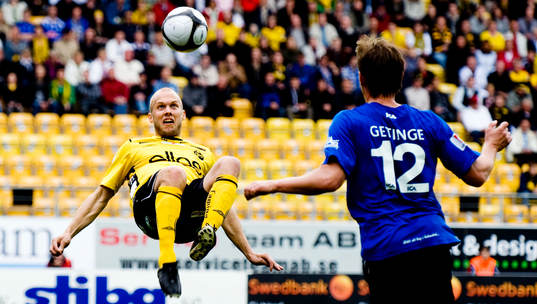 Martin Andersson, Elfsborg, provar en cykelspark, Tomas