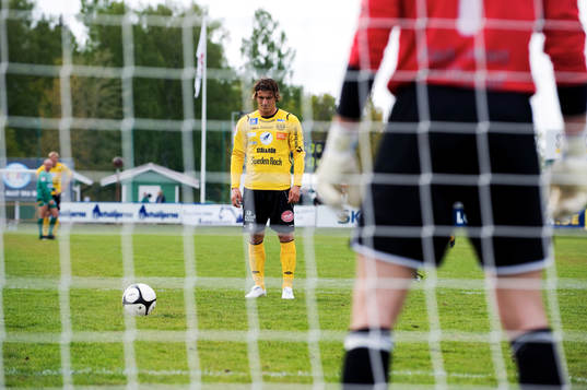 Erton Fejzullahu, Mjällby, ska till att slå en straff