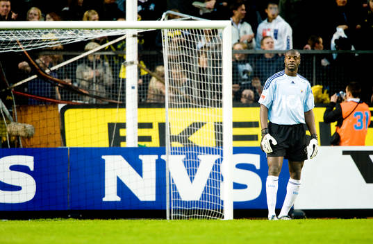 Pa Dembo Touray, målvakt