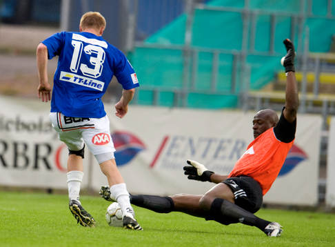 Fredrik Jensen, Trelleborg och Pa Dembo Touray, målvakt,